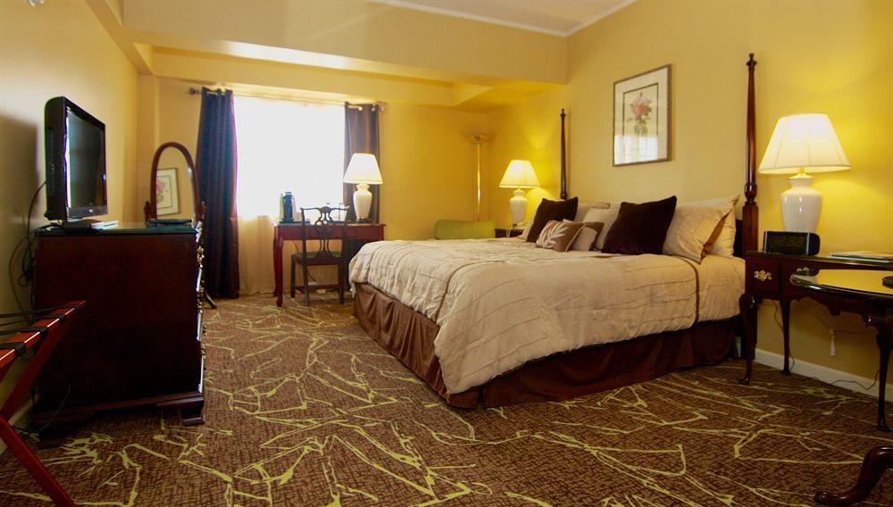 เดอะโรสลิน, ทาเพสทรี คอลเล็กชั่น บาย ฮิลตัน Hotel Roslyn ภายนอก รูปภาพ