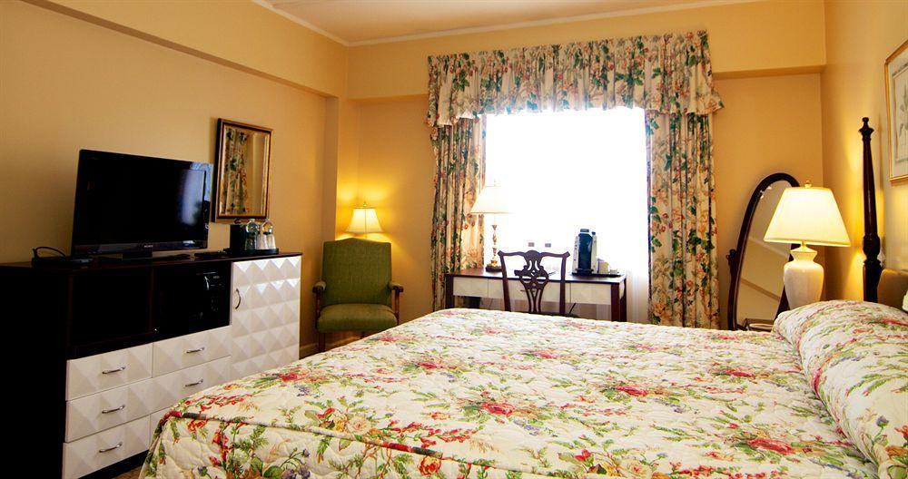 เดอะโรสลิน, ทาเพสทรี คอลเล็กชั่น บาย ฮิลตัน Hotel Roslyn ภายนอก รูปภาพ