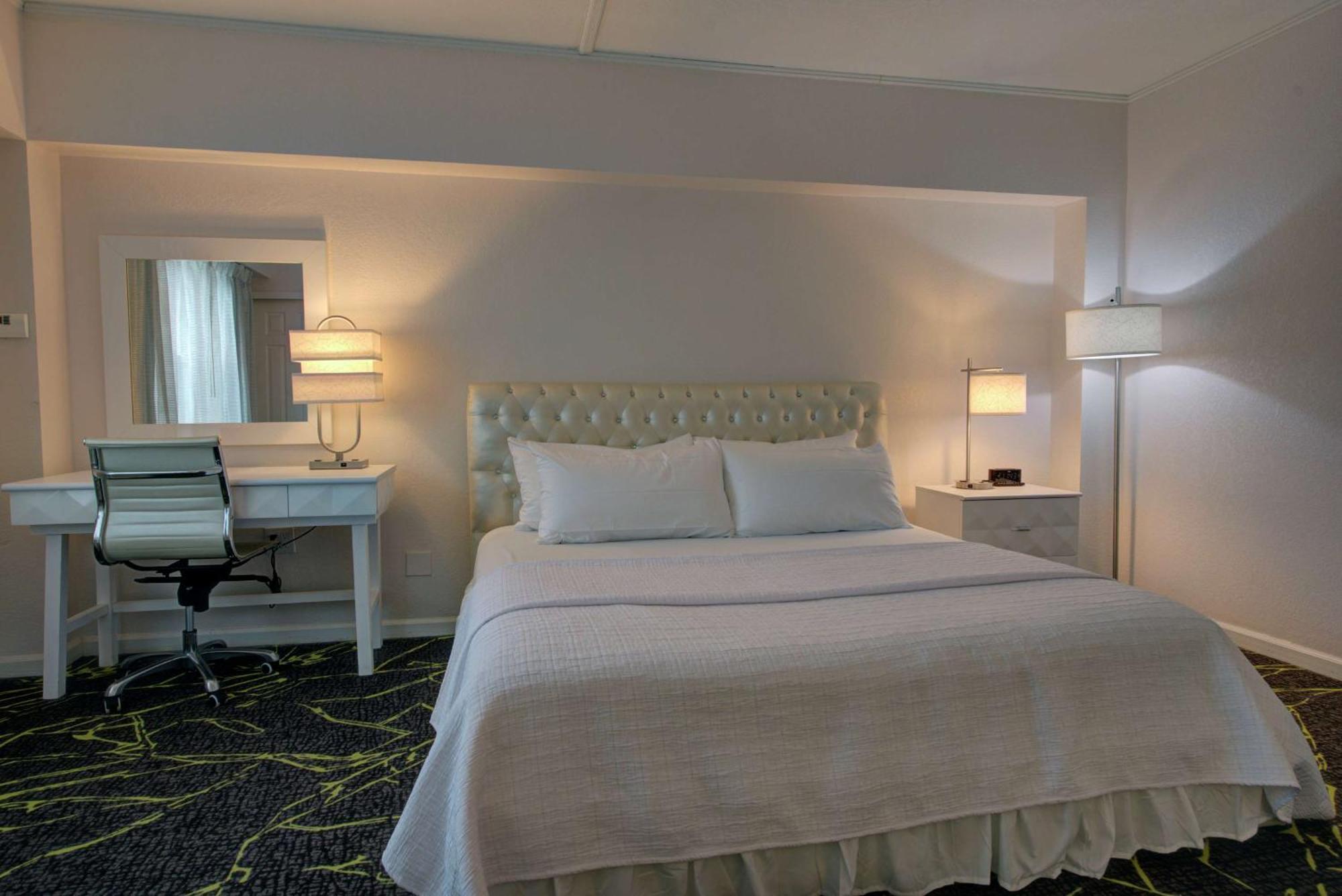 เดอะโรสลิน, ทาเพสทรี คอลเล็กชั่น บาย ฮิลตัน Hotel Roslyn ภายนอก รูปภาพ