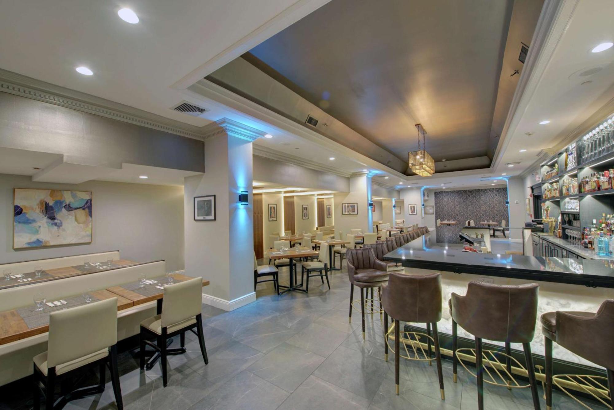 เดอะโรสลิน, ทาเพสทรี คอลเล็กชั่น บาย ฮิลตัน Hotel Roslyn ภายนอก รูปภาพ