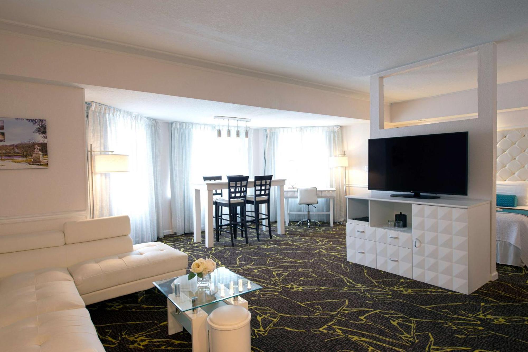 เดอะโรสลิน, ทาเพสทรี คอลเล็กชั่น บาย ฮิลตัน Hotel Roslyn ภายนอก รูปภาพ