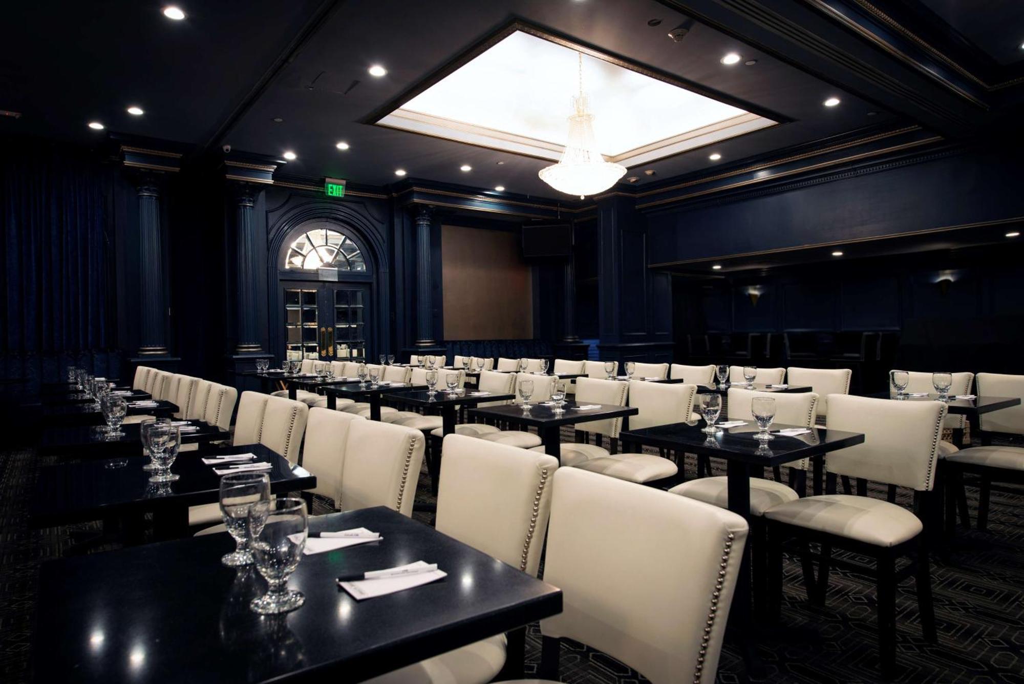 เดอะโรสลิน, ทาเพสทรี คอลเล็กชั่น บาย ฮิลตัน Hotel Roslyn ภายนอก รูปภาพ