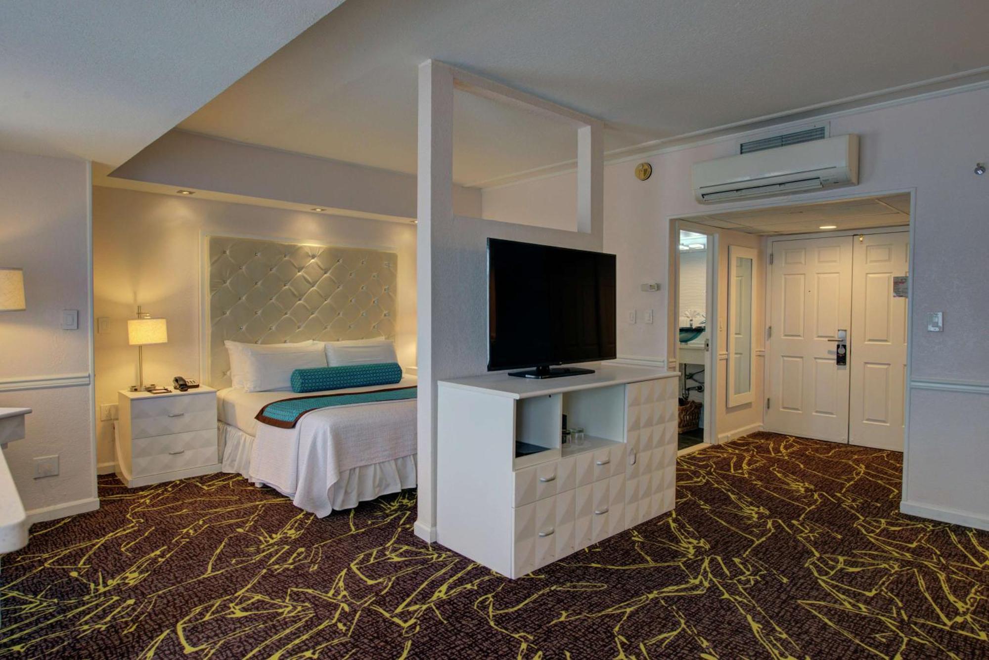 เดอะโรสลิน, ทาเพสทรี คอลเล็กชั่น บาย ฮิลตัน Hotel Roslyn ภายนอก รูปภาพ