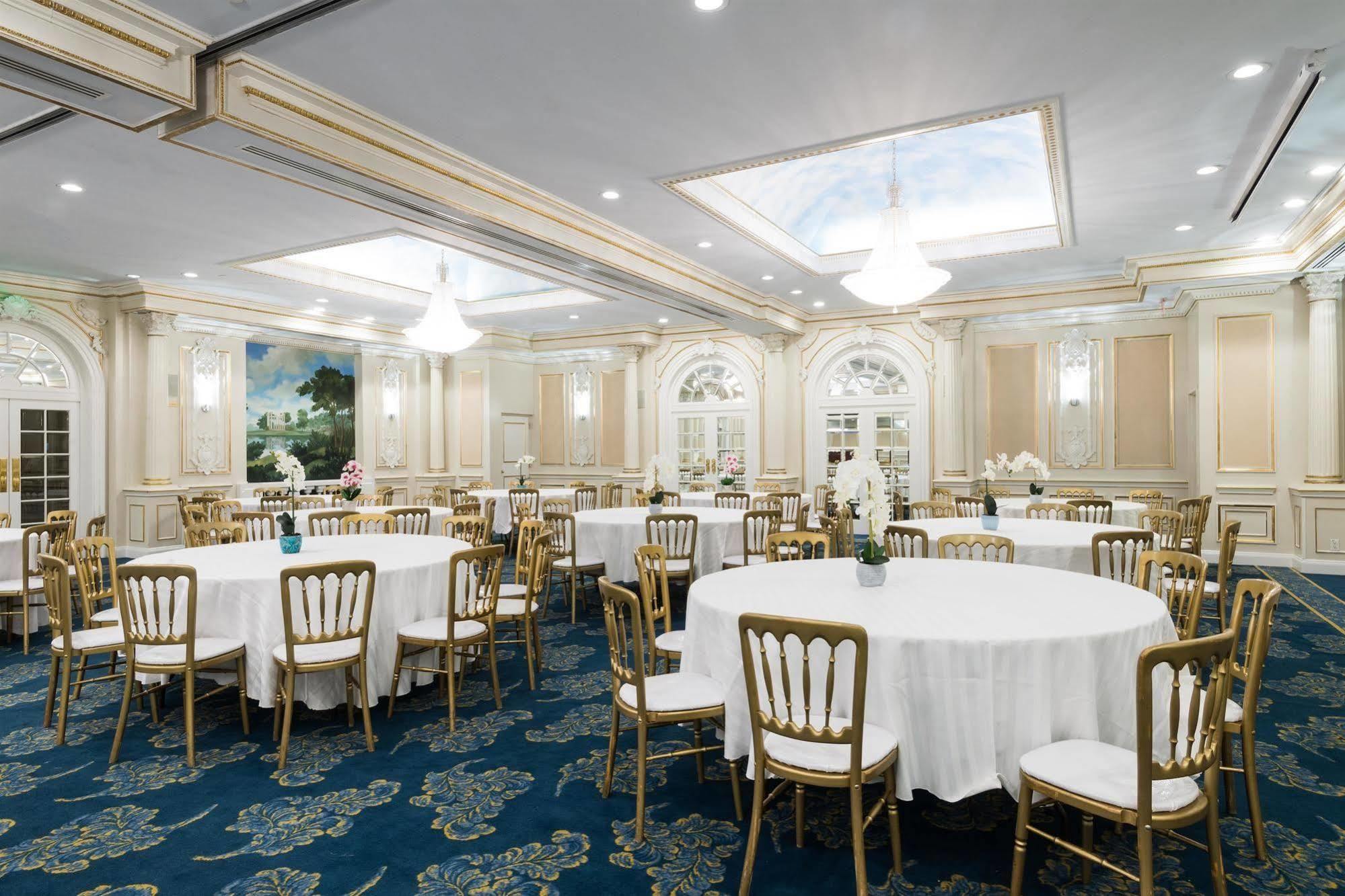 เดอะโรสลิน, ทาเพสทรี คอลเล็กชั่น บาย ฮิลตัน Hotel Roslyn ภายนอก รูปภาพ